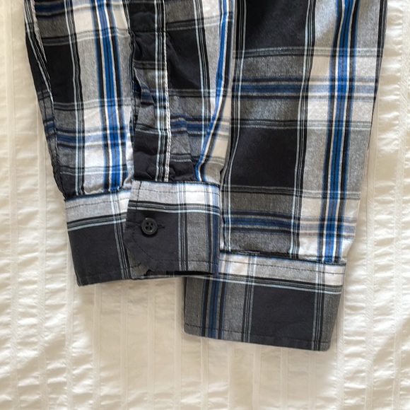 Eighty Eight Men’s Plaid Button-down - Picture 6 of 7